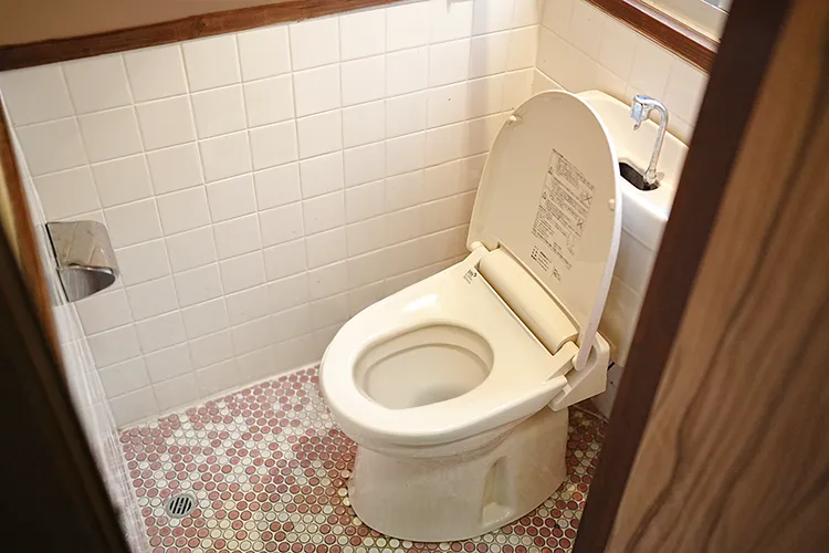 初代田舎AWAYトイレ